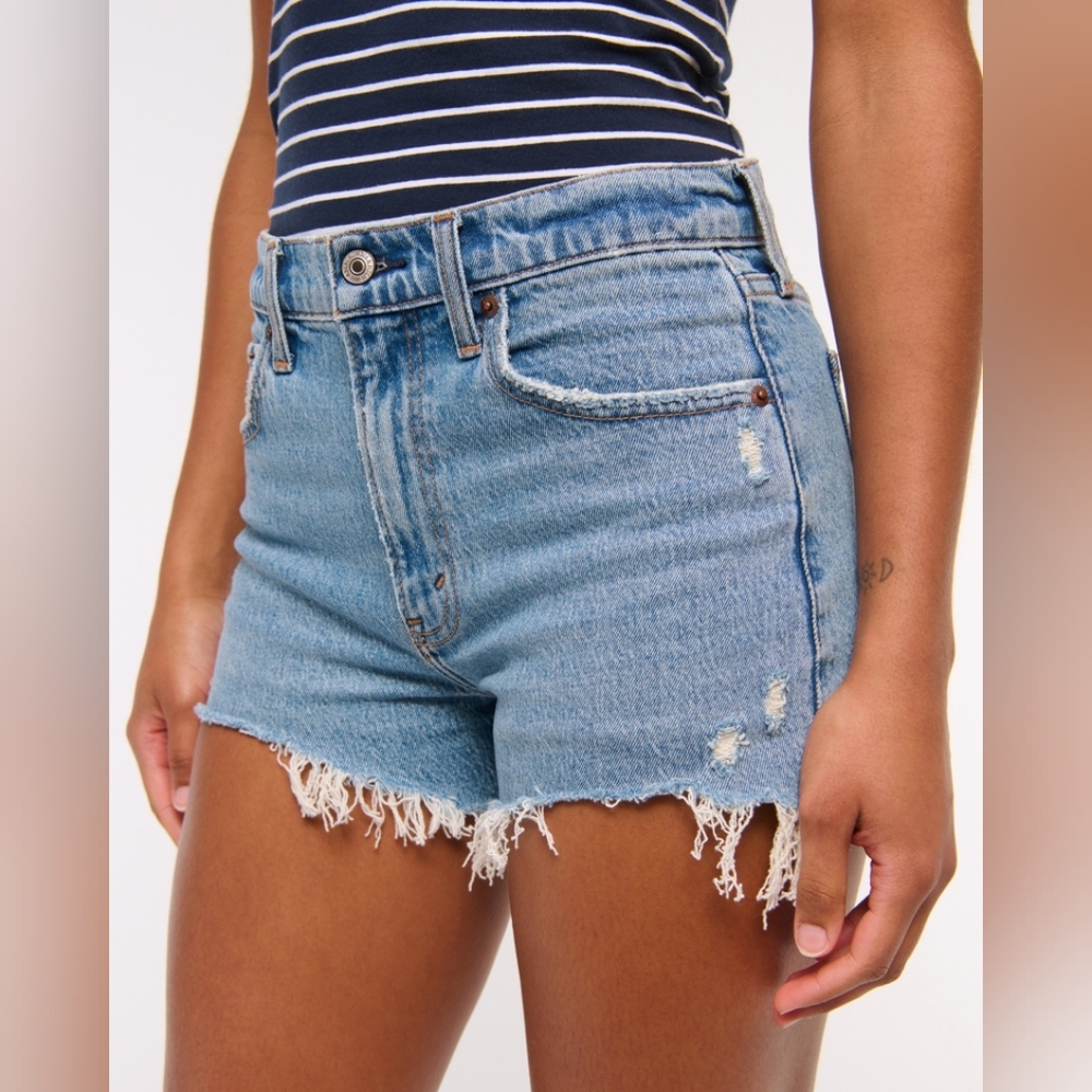 Abercrombie High Rise Mom Short - Picture 4 of 10